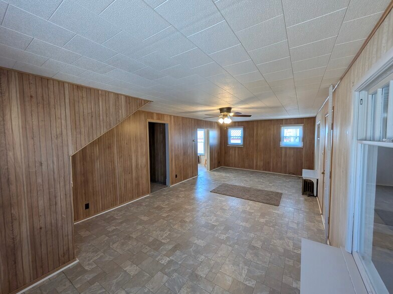 Living Room - 123 E North St