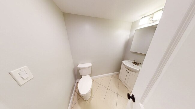 Building Photo - 27 Chestnut Ave