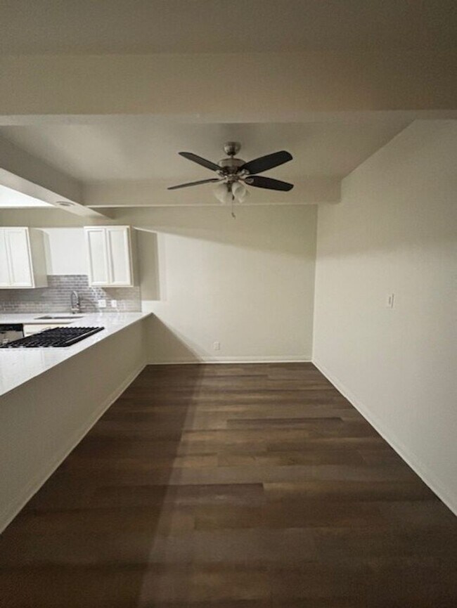 Building Photo - Clean 2 Bedroom / 1 Bathroom Condo Near Stockdale Hwy & Real Rd.