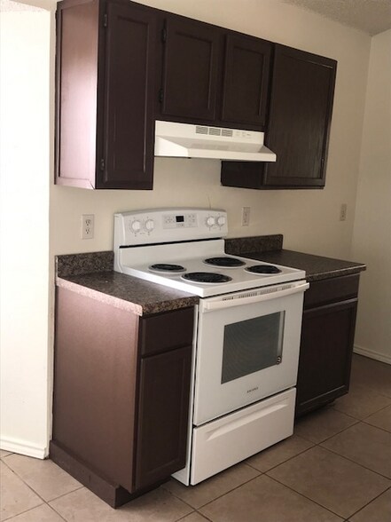 Building Photo - 4003 Colonial Sun Dr
