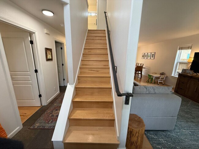 Building Photo - Beautiful 3 Bed/2.5 Bath Home in West Bend - Albany Ave