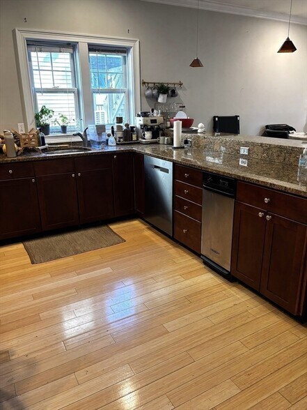 Building Photo - 18 Knowlton St