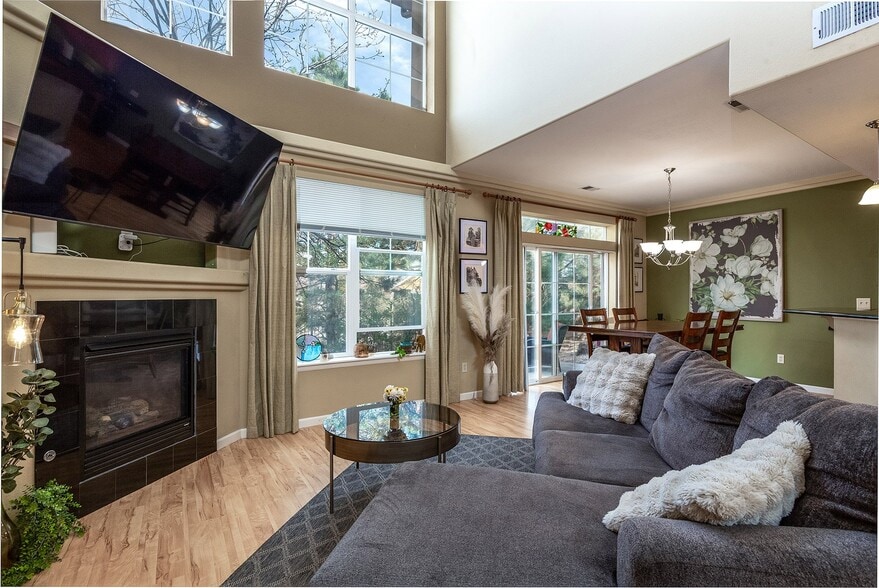 Building Photo - 15201 E Batavia Pl