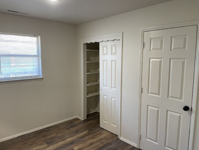 Building Photo - 3 Bedroom in Bethany