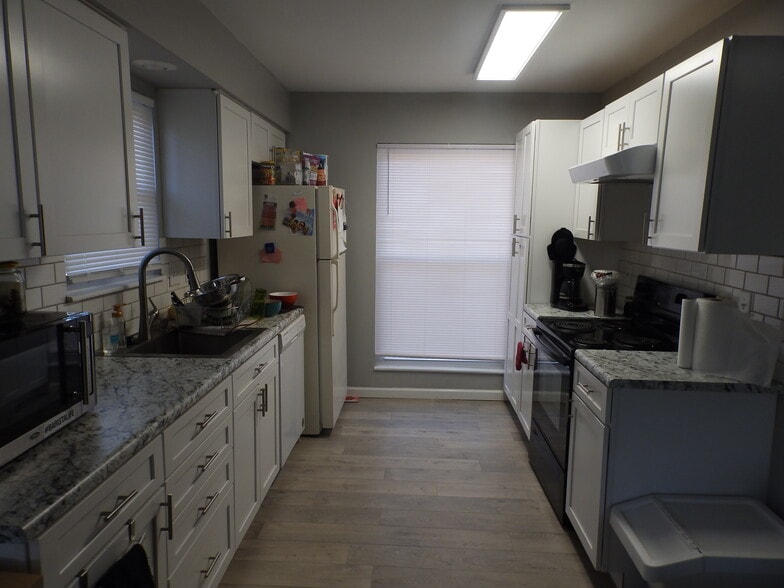 Building Photo - 10108 W 95th St