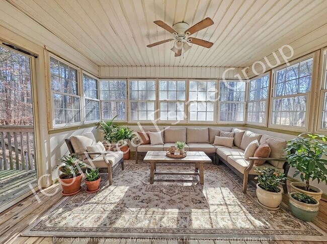 Building Photo - 3/2.5 home with large level lot