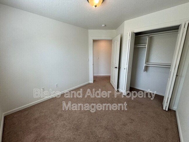 Building Photo - 347 Norway St NE