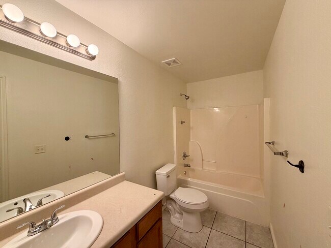 Building Photo - 297 Graystone Cir