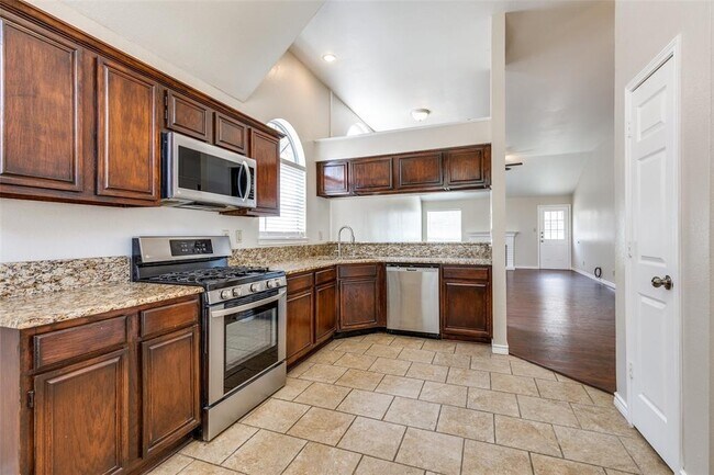 Building Photo - 4748 Bracken Dr