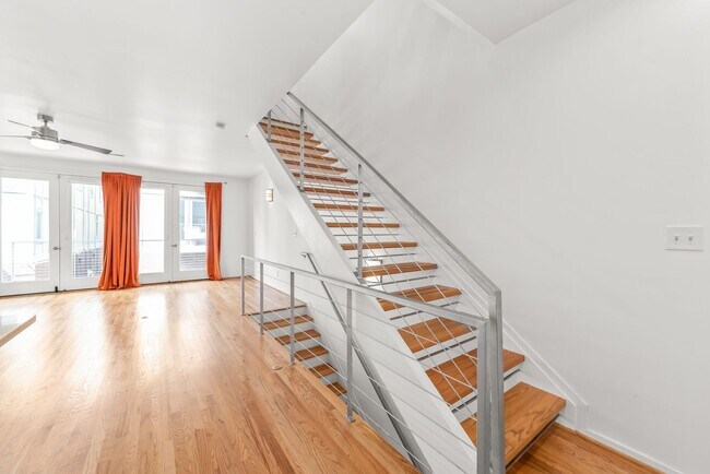 Building Photo - 3 Bedroom Townhome W/ Uptown Views (Coming...