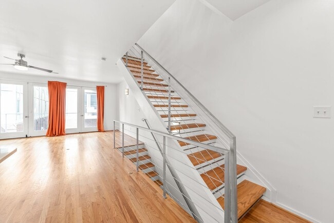 Building Photo - FIRST MONTH'S RENT FOR FREE! 3 Bedroom Townhome W/ Uptown Views