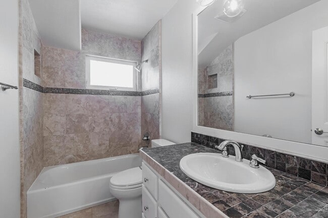 Building Photo - 130 Heather Ln