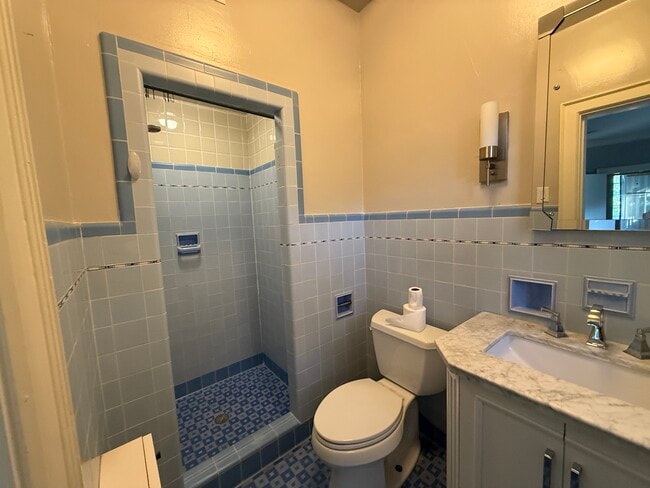 Building Photo - 100 Mcdowell Rd