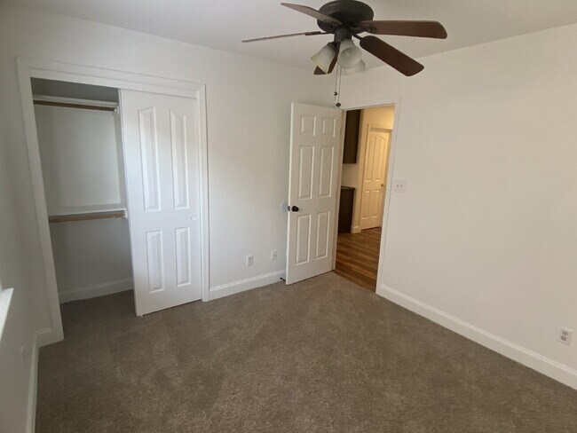 Building Photo - 4 Bed, 2 Bath beautiful home with pool
