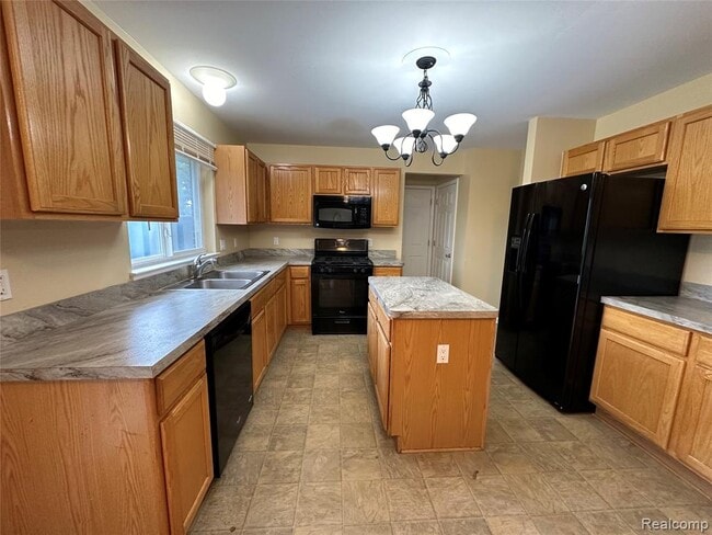Building Photo - 4446 Sherwood Cir