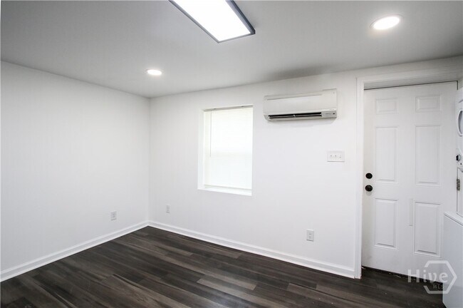 Building Photo - 1904 E 51st St