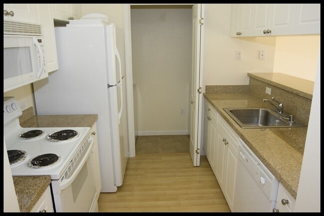 Building Photo - Gorgeous One Bedroom Condo in DownTown of ...