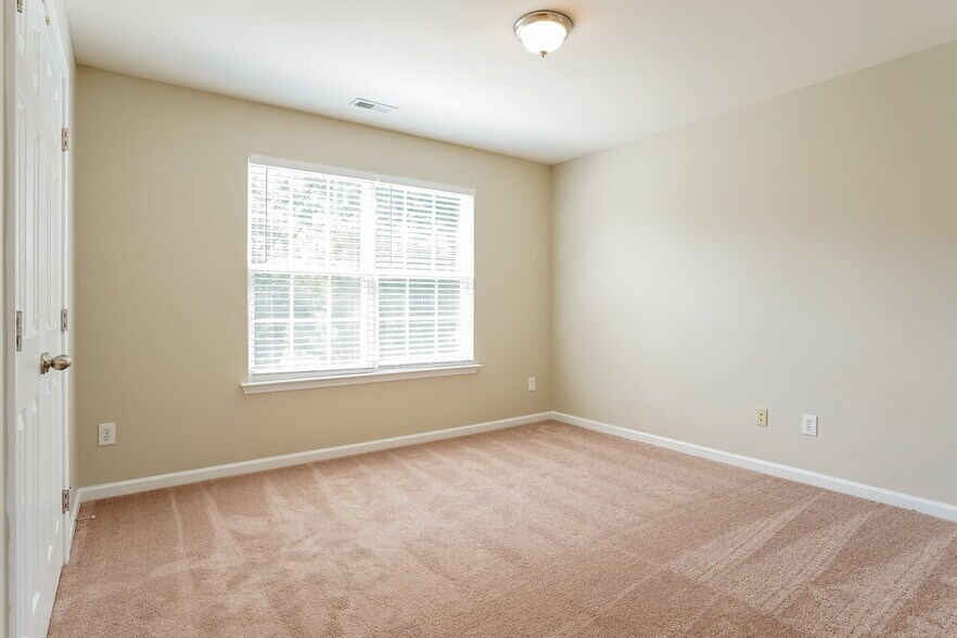 Building Photo - 4005 Bearmont Pl
