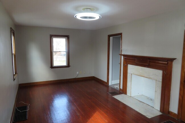 Building Photo - 999 Fairwood Ave