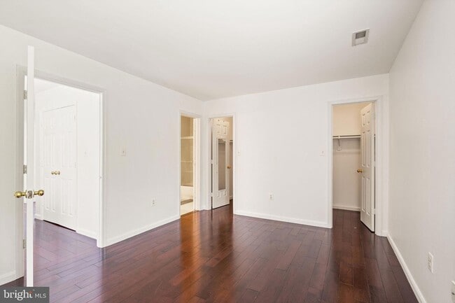 Building Photo - 11070 Clovertree Ct