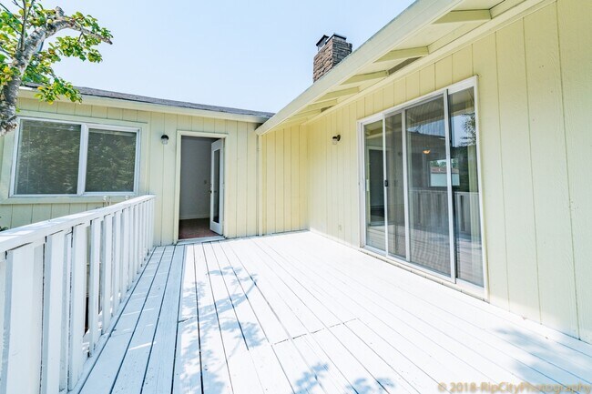 Building Photo - 3439-3439 SW 125th Ave