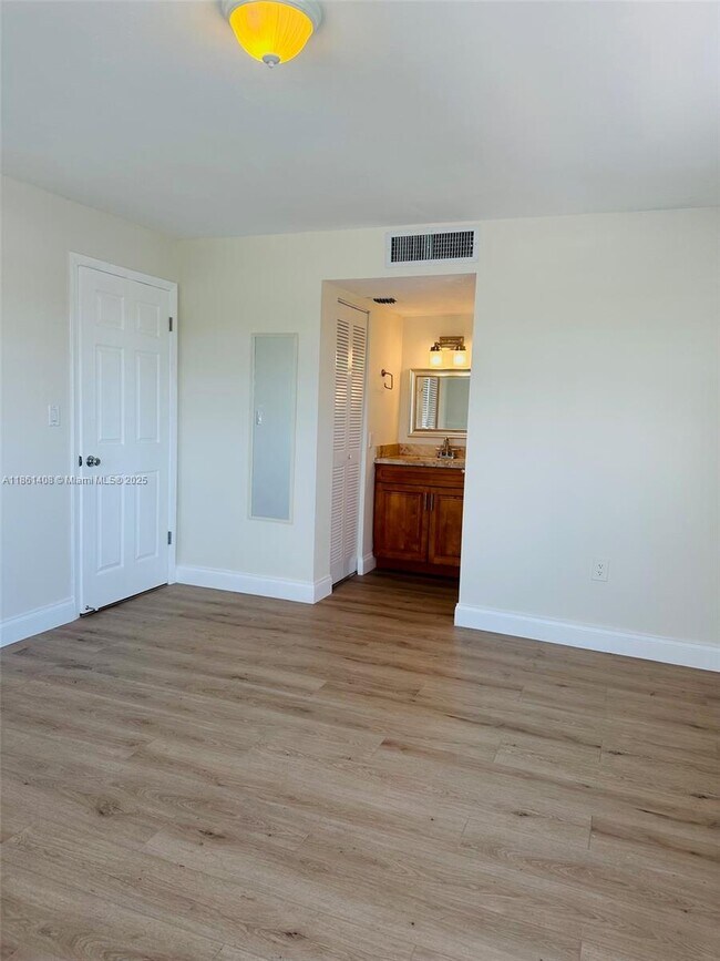 Building Photo - 4101 Indian Creek Dr