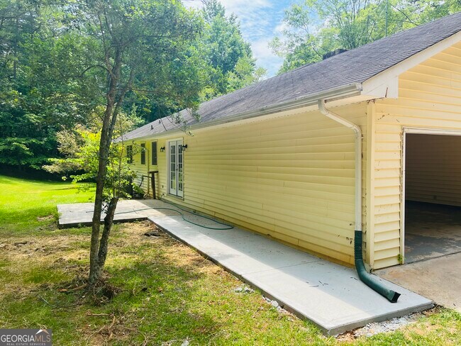 Building Photo - 21 Mountain Brook Rd
