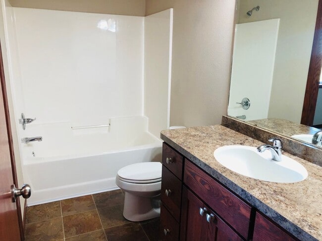 Building Photo - Townhome - Stonebridge Farms