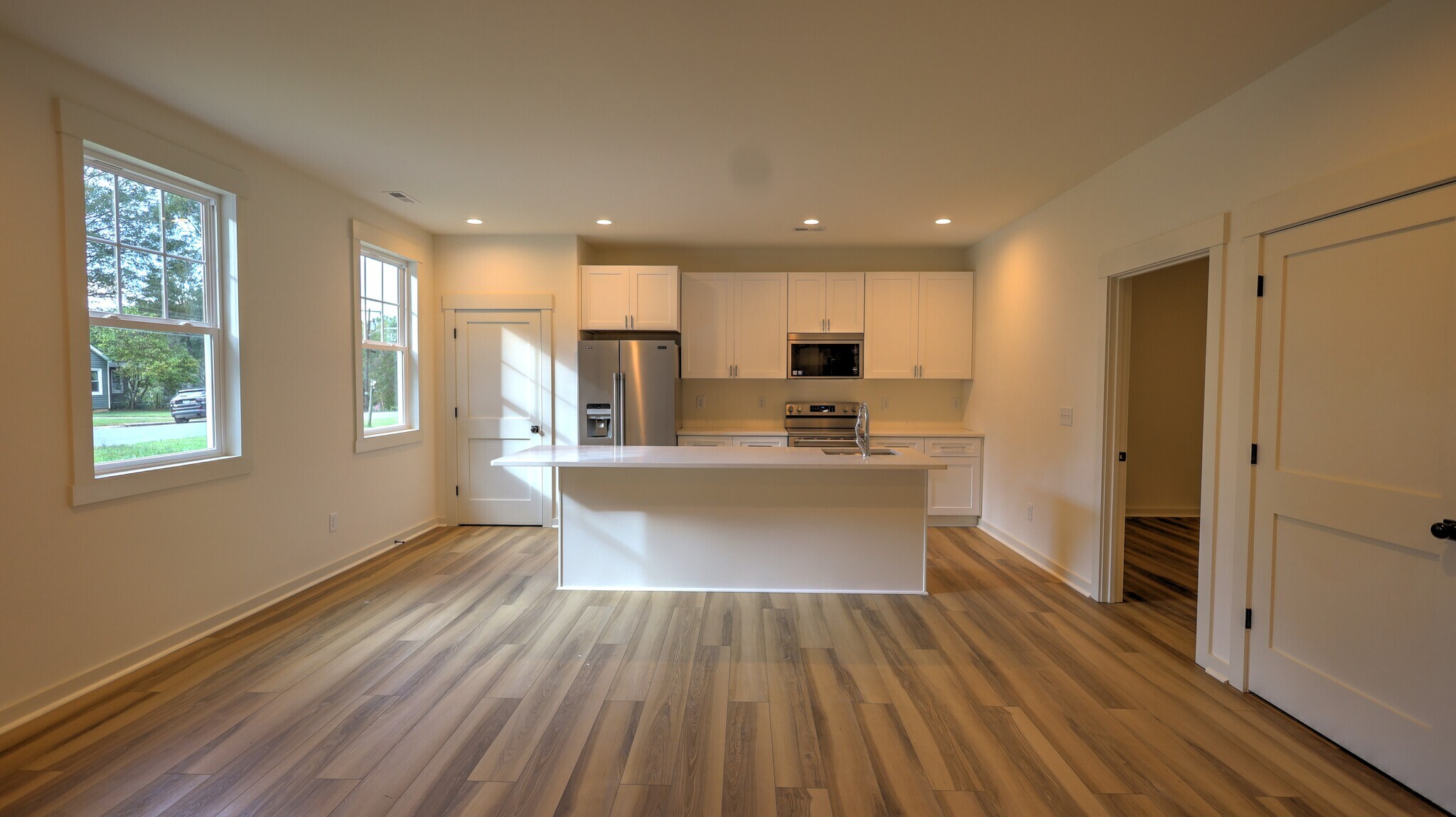 Building Photo - 345 W Stewart Ave