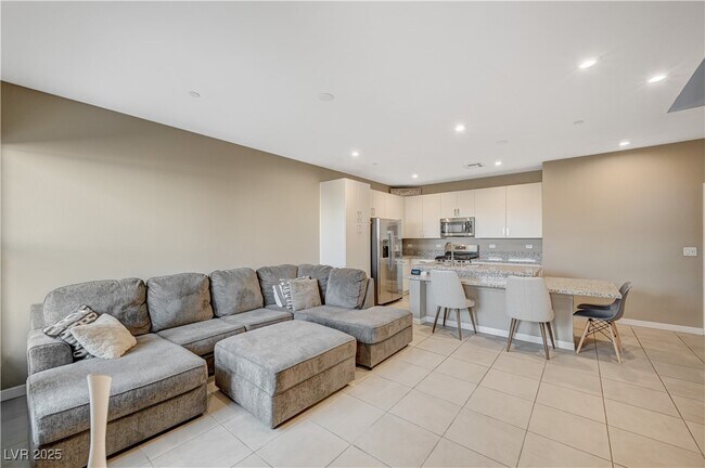 Building Photo - 9864 Kings Glen St