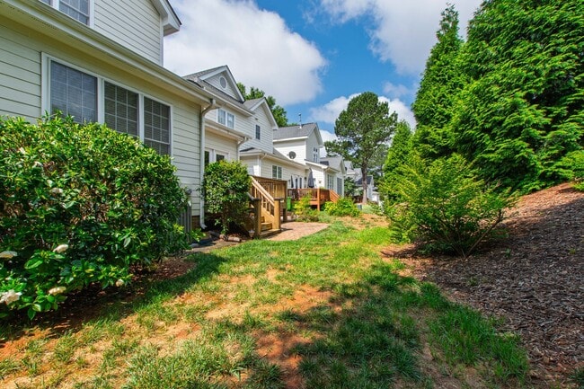 Building Photo - Lovely 3 bedroom townhome in fantastic Ral...