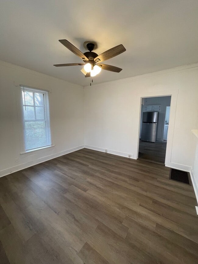 Building Photo - Charming, Two bedroom, One bathroom house in Columbia!