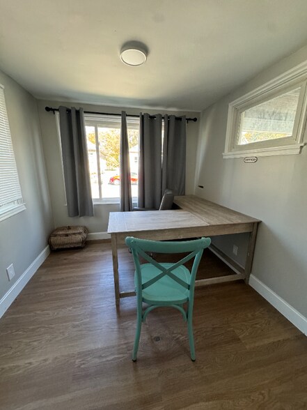 Building Photo - 805 E Taylor St