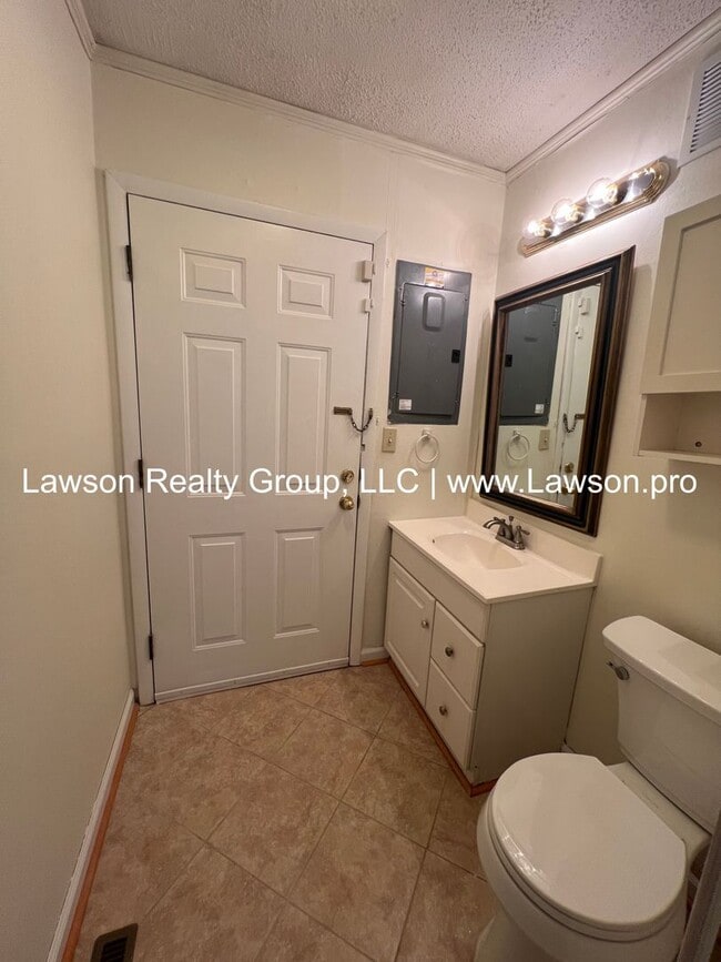 Building Photo - Nice, Three Bedroom Brick Ranch in City of...