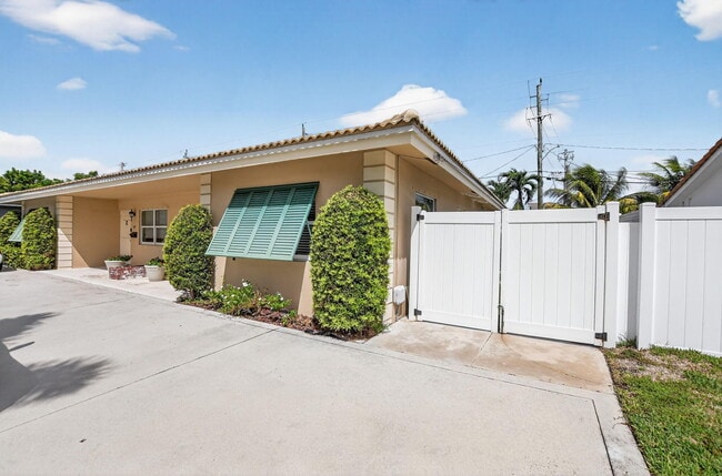 Building Photo - 529 NE 18th St