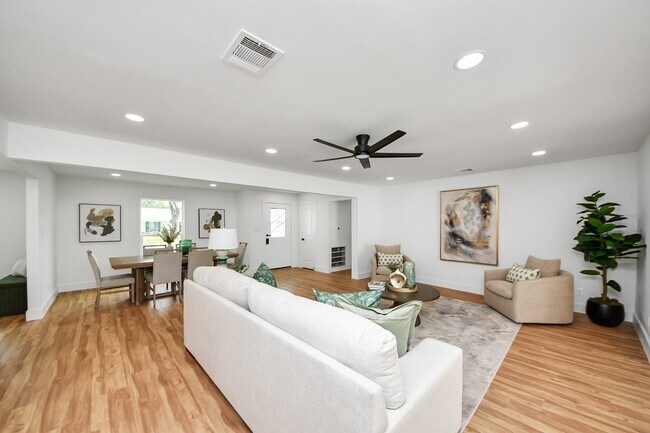Building Photo - 6249 Locke Ln
