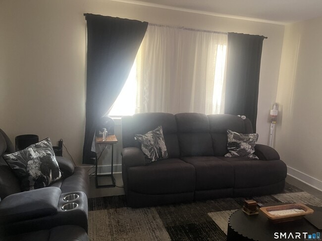 Building Photo - 233 Valley St