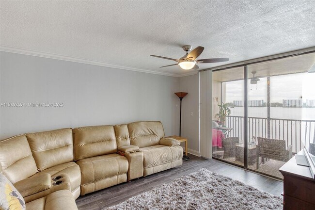 Building Photo - 115 Lake Emerald Dr