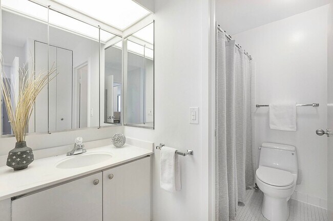 Building Photo - 155 N Harbor Dr