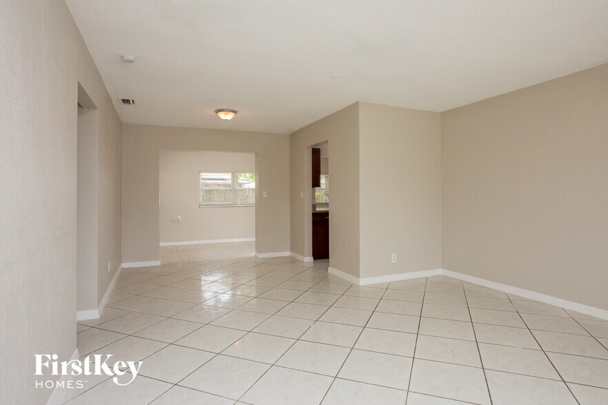 Building Photo - 3430 NW 34th St