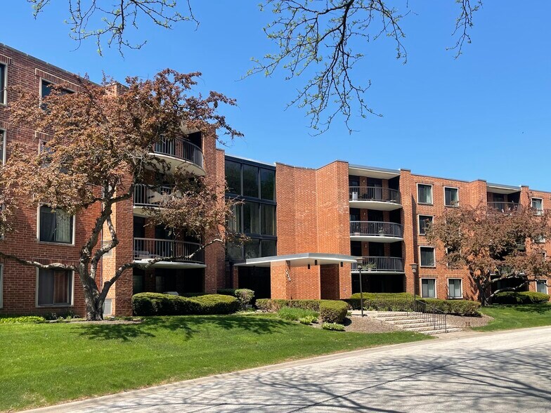 Building Photo - 1615 E Central Rd