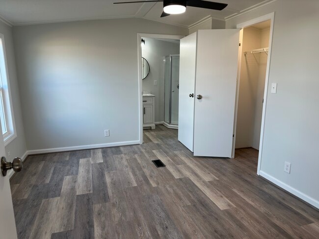 Building Photo - 72 Rolandale Ln