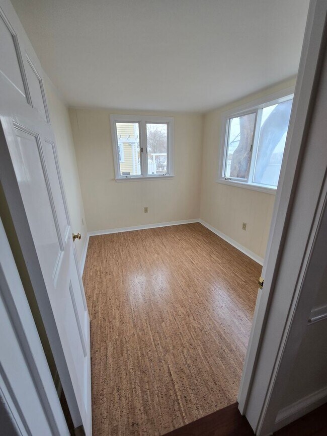 Building Photo - 5 Hillside Ave