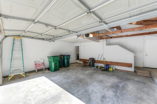 Building Photo - 23986 Oakmont Way