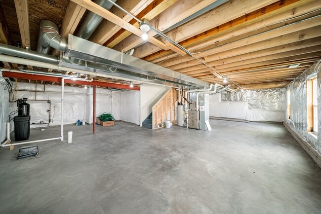 Building Photo - 356 S Pointe Ave