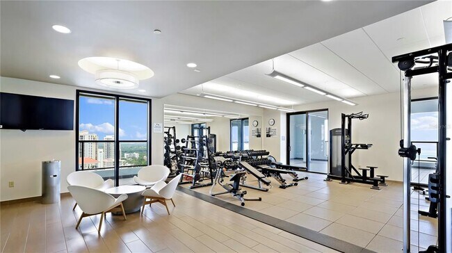 Building Photo - 1 Beach Dr SE