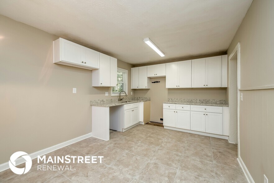 Building Photo - 204 Oxford Way