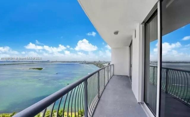 Primary Photo - 1750 N Bayshore Dr