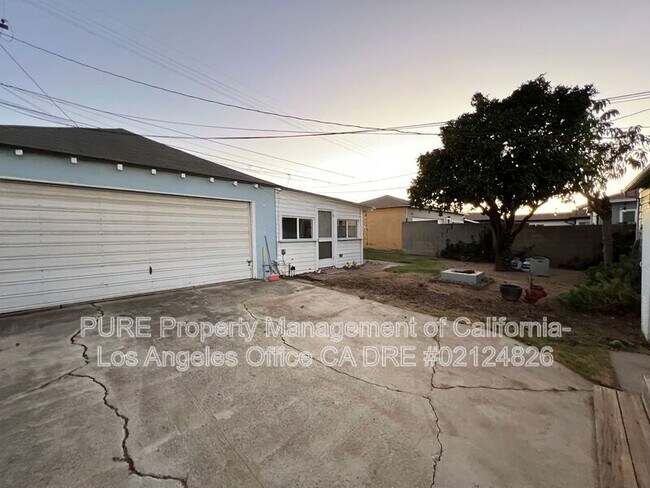 Building Photo - 1910 W 94th Pl