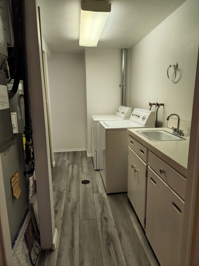 Building Photo - 2410 W 20th Street Rd